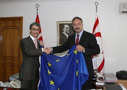 2007 07 22 * Nicosia * richiesta della cittadinanza della Repubblica Turca di Cipro Nord a Turgay Avci, Ministro degli Esteri e Vice Presidente del Consiglio